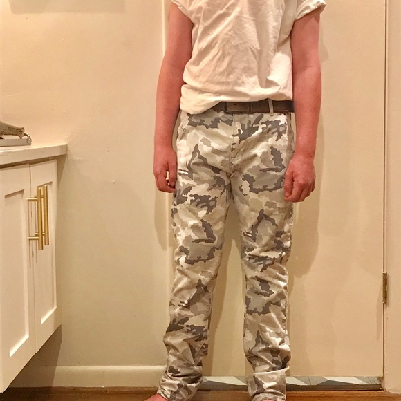 Levi’s White Camo - Picture 3 of 6